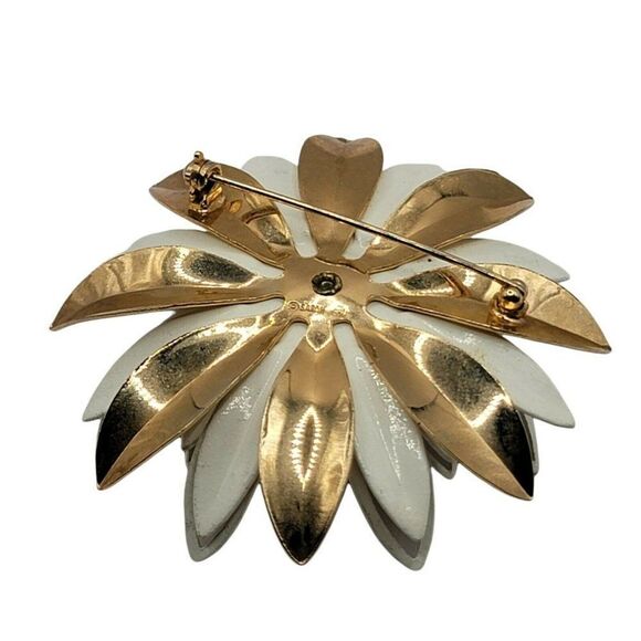 Vintage SARAH COVENTRY Enamel Flower Brooch & Earring SET White 3-D Gold Lot - Picture 5 of 6